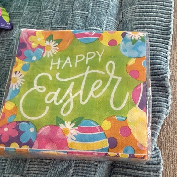 Easter Bunny Tablecloth, Easter Paper Plates and Fun Easter Items New - Picture 4 of 11